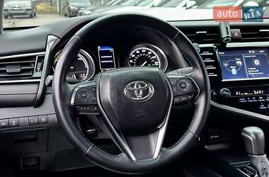 Седан Toyota Camry 2017 в Харкові