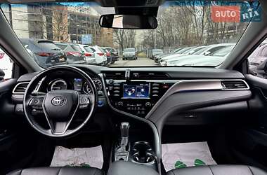 Седан Toyota Camry 2017 в Харкові