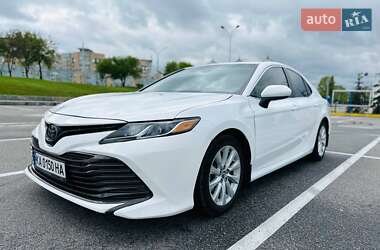 Седан Toyota Camry 2018 в Києві