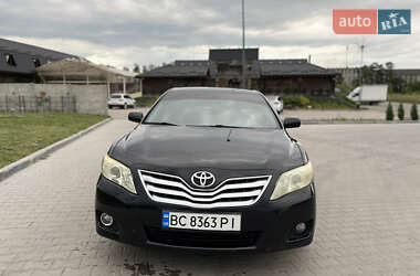 Седан Toyota Camry 2010 в Красному