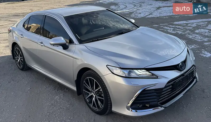 Седан Toyota Camry 2023 в 