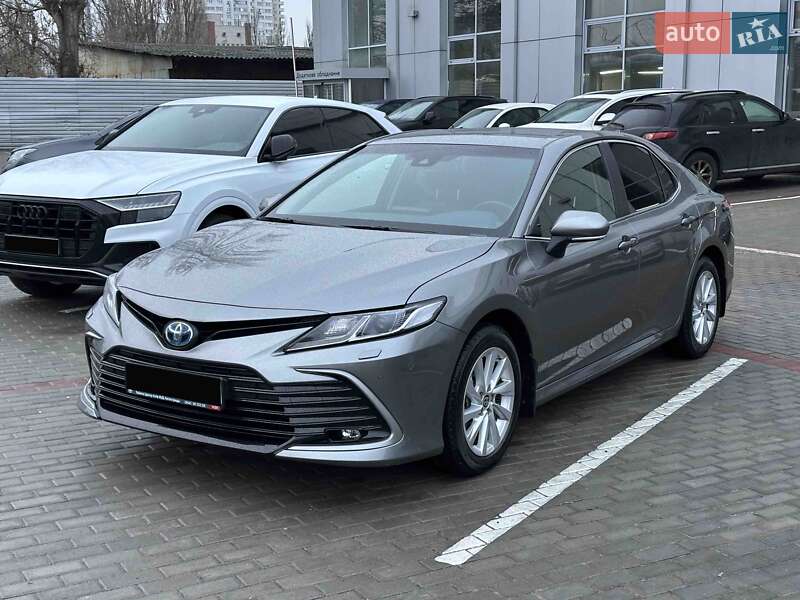 Седан Toyota Camry 2023 в Києві