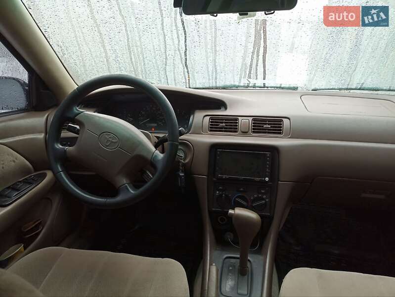Седан Toyota Camry 1999 в Глухові