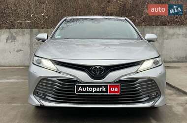 Седан Toyota Camry 2018 в Києві