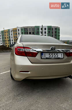 Седан Toyota Camry 2012 в Рівному