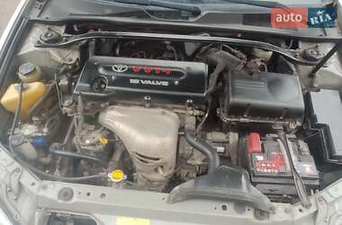Седан Toyota Camry 2004 в 