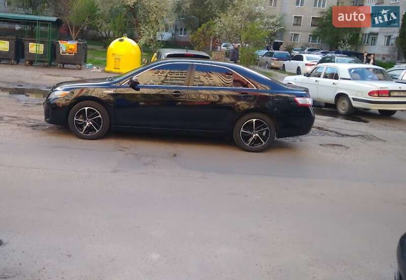 Седан Toyota Camry 2010 в Львові