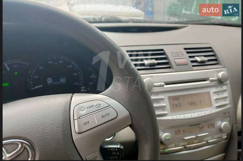Седан Toyota Camry 2010 в Львові