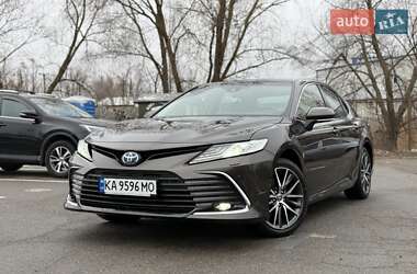 Седан Toyota Camry 2024 в Києві