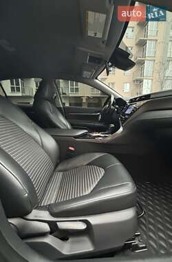 Седан Toyota Camry 2019 в 