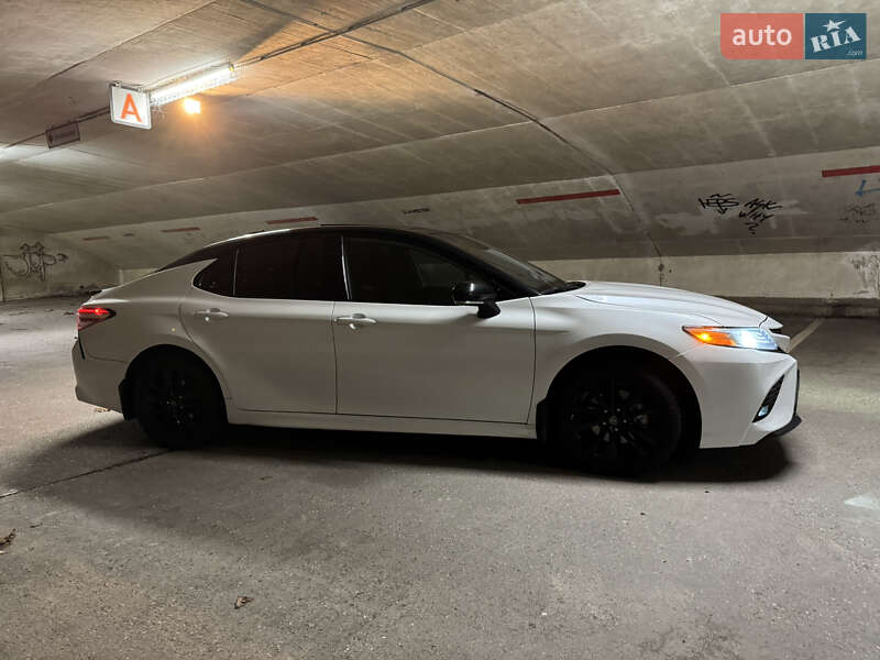 Седан Toyota Camry 2018 в Харкові