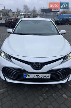 Седан Toyota Camry 2019 в Львове