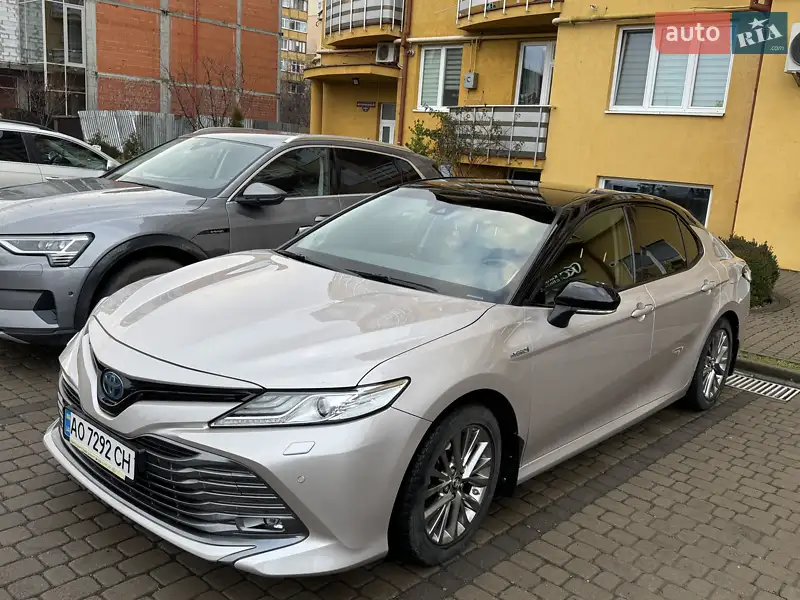 Toyota Camry 2019