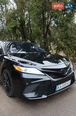 Седан Toyota Camry 2017 в Києві