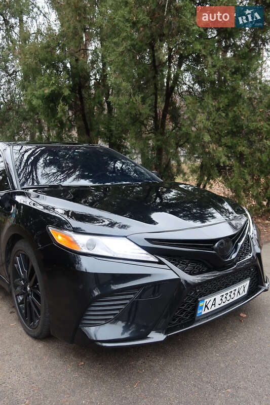 Седан Toyota Camry 2017 в Киеве