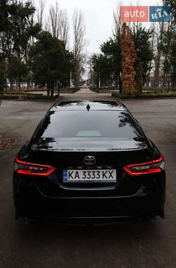 Седан Toyota Camry 2017 в Києві