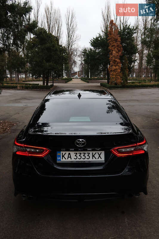 Седан Toyota Camry 2017 в Киеве