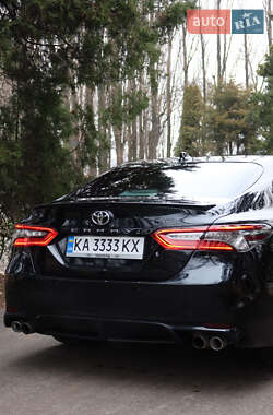 Седан Toyota Camry 2017 в Києві