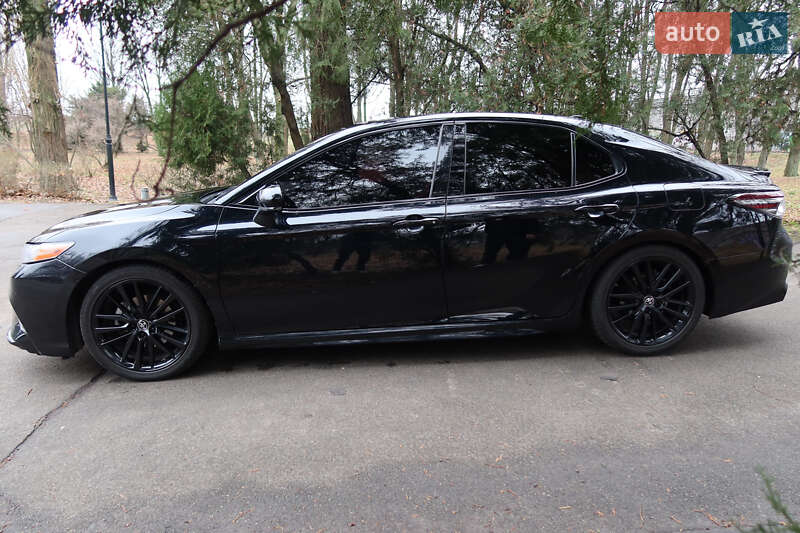 Седан Toyota Camry 2017 в Киеве