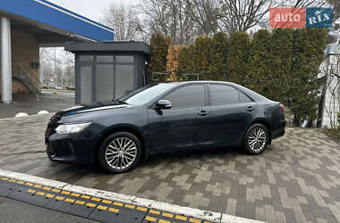 Седан Toyota Camry 2017 в Киеве