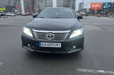 Седан Toyota Camry 2013 в Киеве