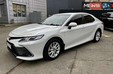 Седан Toyota Camry 2023 в Києві