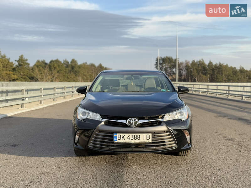 Седан Toyota Camry 2015 в 