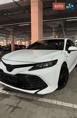 Седан Toyota Camry 2019 в Киеве