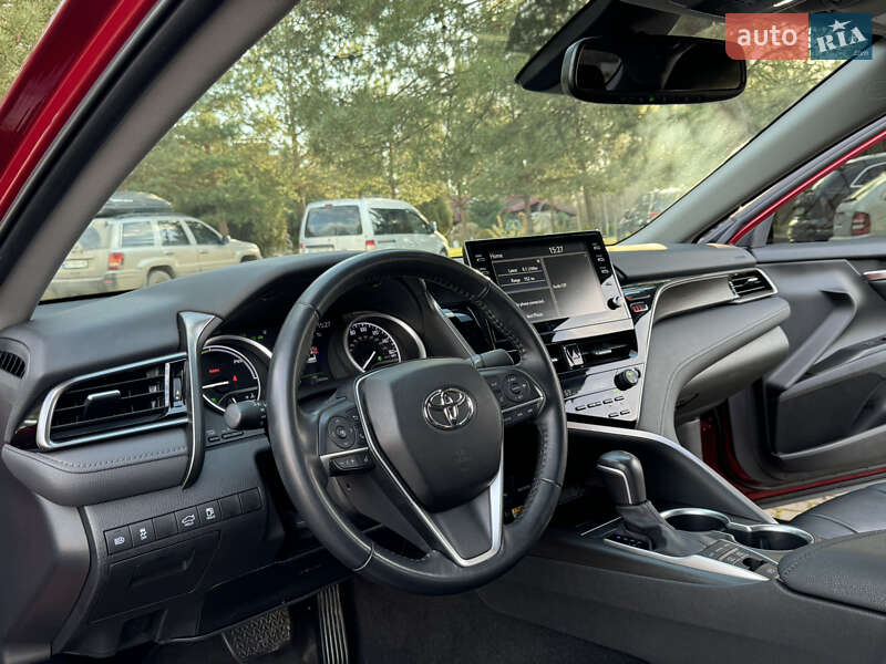 Седан Toyota Camry 2021 в Дрогобыче