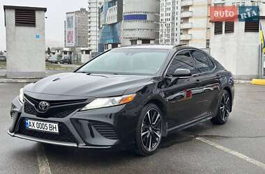 Седан Toyota Camry 2018 в Киеве