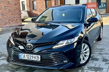 Седан Toyota Camry 2018 в Умані