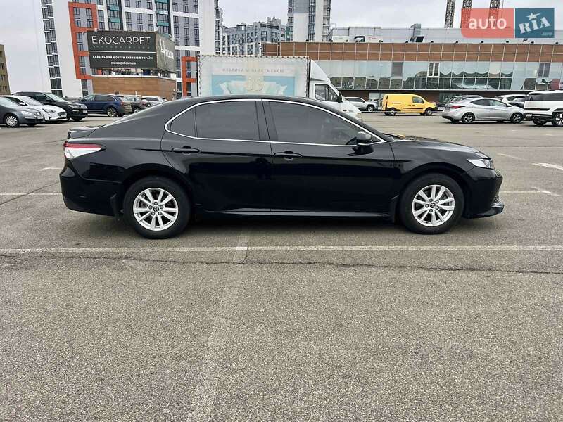 Седан Toyota Camry 2018 в Киеве