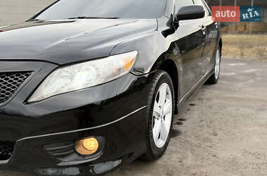 Седан Toyota Camry 2011 в Калиновке