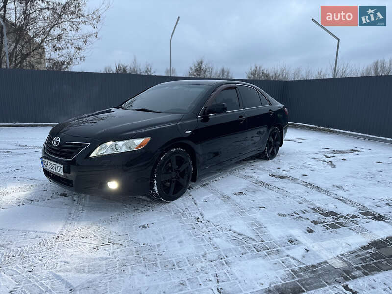 Седан Toyota Camry 2006 в Ровно