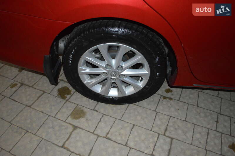 Седан Toyota Camry 2012 в Львові