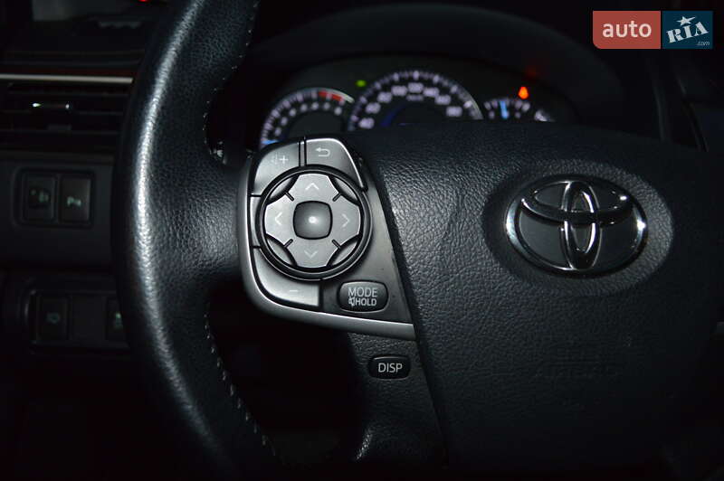 Седан Toyota Camry 2012 в Львові