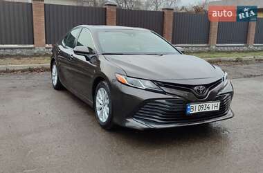 Седан Toyota Camry 2018 в Полтаве