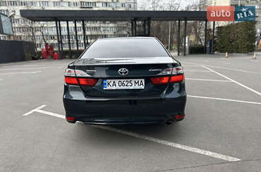 Седан Toyota Camry 2017 в Киеве