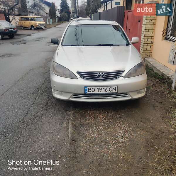 Седан Toyota Camry 2004 в Києві