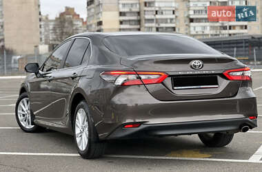 Седан Toyota Camry 2023 в Киеве