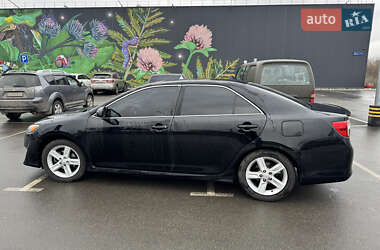 Седан Toyota Camry 2014 в Киеве