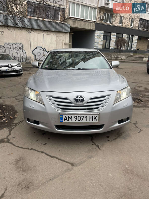 Седан Toyota Camry 2008 в Житомире