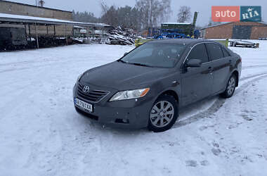 Седан Toyota Camry 2008 в Ромнах