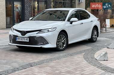 Седан Toyota Camry 2018 в Киеве