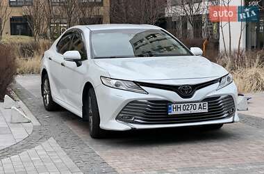 Седан Toyota Camry 2018 в Киеве