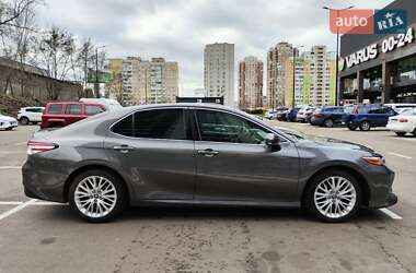 Седан Toyota Camry 2017 в Киеве