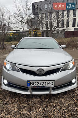 Седан Toyota Camry 2012 в Львове