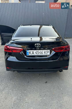 Седан Toyota Camry 2018 в Киеве