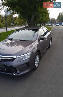 Седан Toyota Camry 2016 в Дніпрі