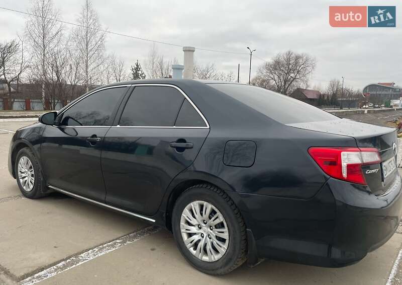 Седан Toyota Camry 2013 в Староконстантинове